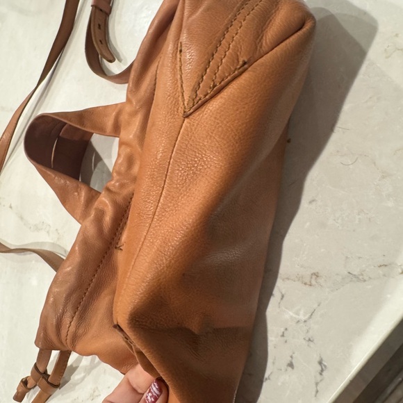 Camel Brown soft leather Madewell piazza crossbody bag purse 8x8 - Picture 4 of 8